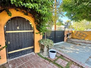 7326 Vanalden, Reseda CA 91335