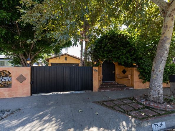 7326 Vanalden, Reseda CA 91335