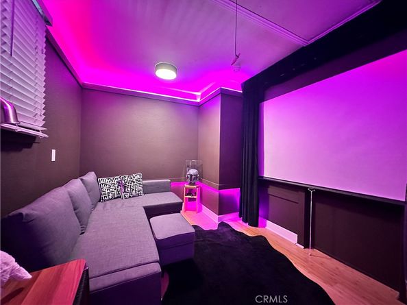 7326 Vanalden, Reseda CA 91335