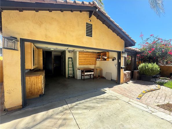 7326 Vanalden, Reseda CA 91335