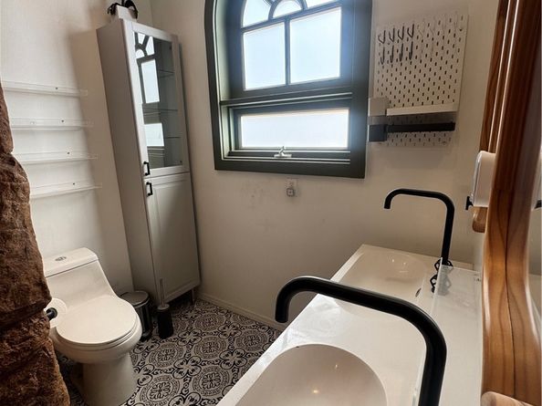 7326 Vanalden, Reseda CA 91335