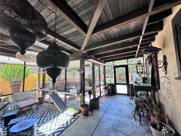 7326 Vanalden, Reseda CA 91335