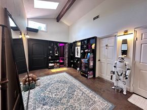 7326 Vanalden, Reseda CA 91335