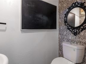 7326 Vanalden, Reseda CA 91335