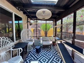 7326 Vanalden, Reseda CA 91335