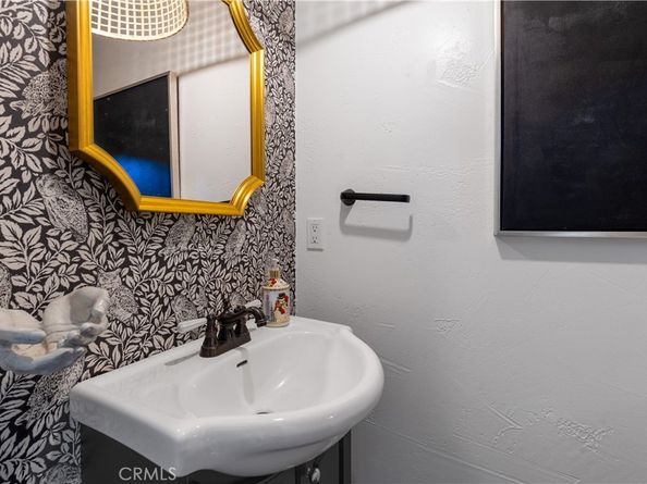 7326 Vanalden, Reseda CA 91335