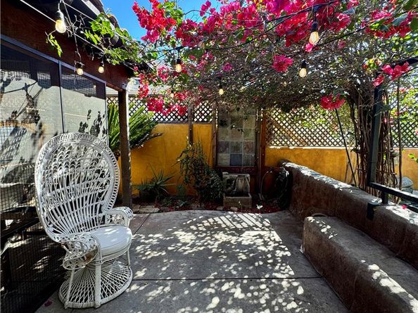 7326 Vanalden, Reseda CA 91335