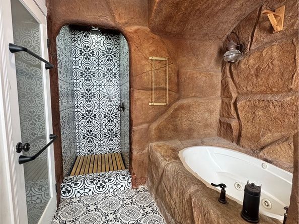 7326 Vanalden, Reseda CA 91335