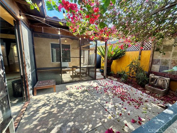 7326 Vanalden, Reseda CA 91335