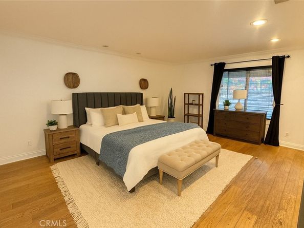 7326 Vanalden, Reseda CA 91335