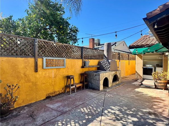 7326 Vanalden, Reseda CA 91335