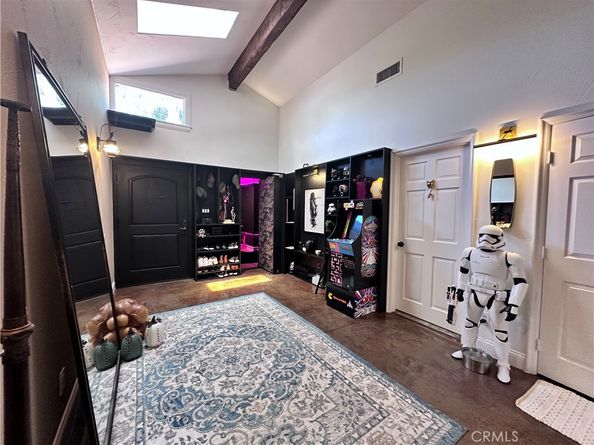 7326 Vanalden, Reseda CA 91335