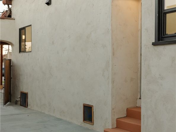 1935 W 76th Street, Los Angeles CA 90047