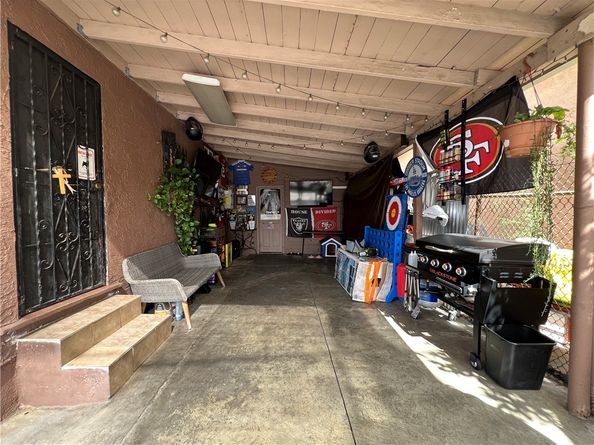 5643 E 6th, East Los Angeles CA 90022