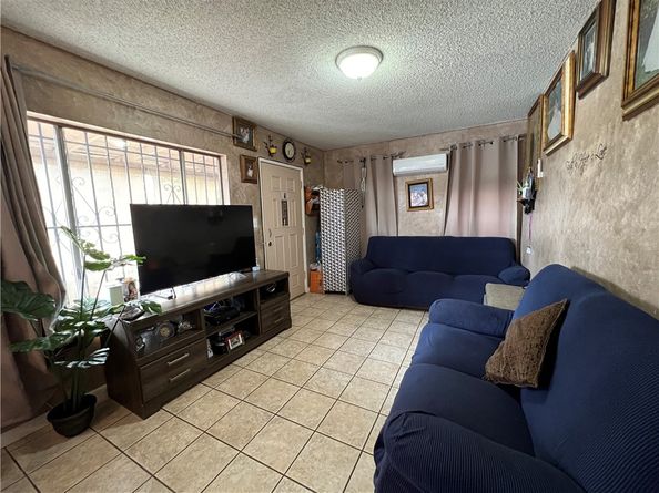 5643 E 6th, East Los Angeles CA 90022