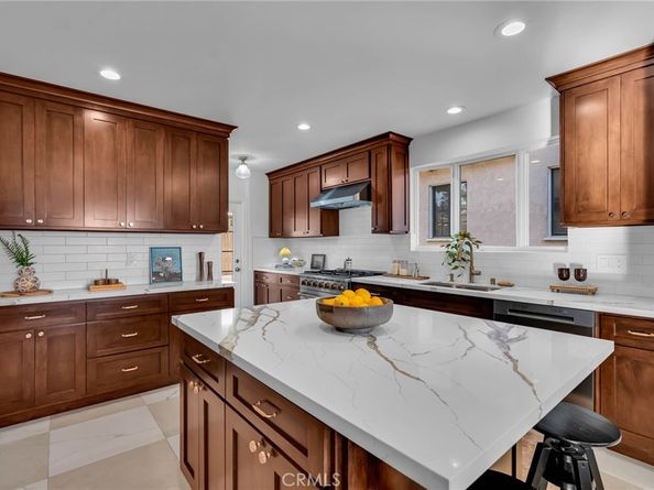 869 Cumberland Road, Glendale CA 91202