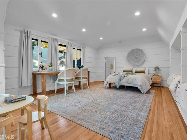 869 Cumberland Road, Glendale CA 91202