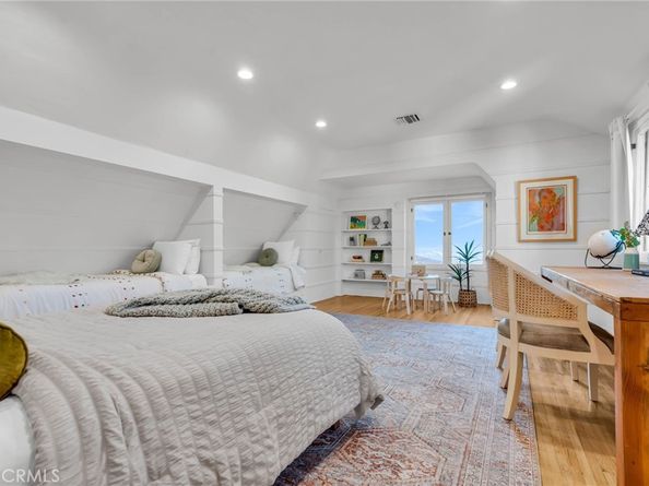 869 Cumberland Road, Glendale CA 91202