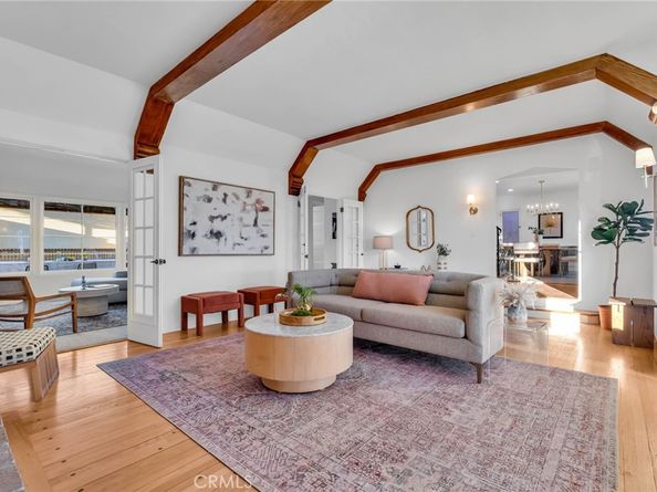 869 Cumberland Road, Glendale CA 91202