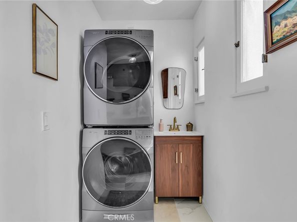 869 Cumberland Road, Glendale CA 91202