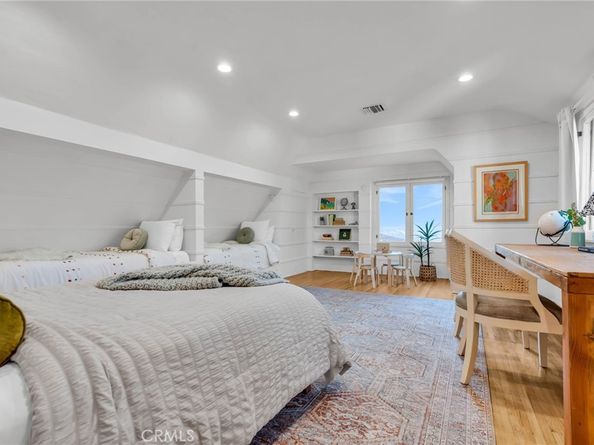 869 Cumberland Road, Glendale CA 91202
