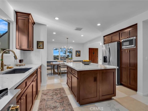 869 Cumberland Road, Glendale CA 91202