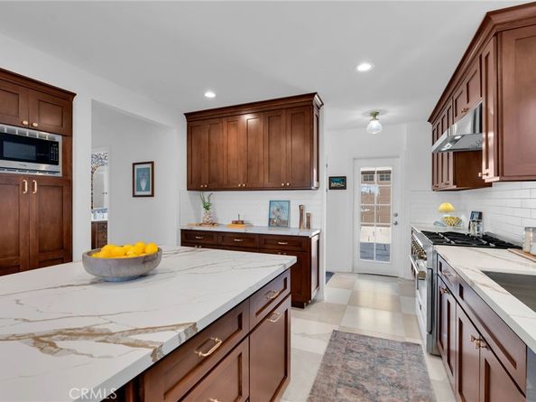 869 Cumberland Road, Glendale CA 91202