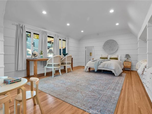 869 Cumberland Road, Glendale CA 91202
