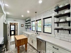 1955 N Los Robles Avenue, Pasadena CA 91104