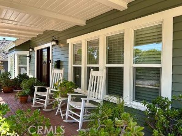 1955 N Los Robles Avenue, Pasadena CA 91104