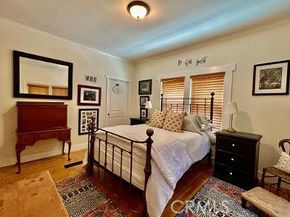 1955 N Los Robles Avenue, Pasadena CA 91104