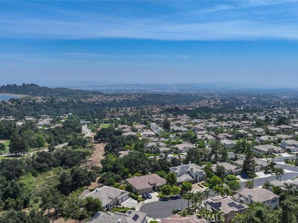 2564 Lunes, La Verne CA 91750