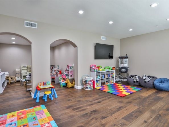 2564 Lunes, La Verne CA 91750