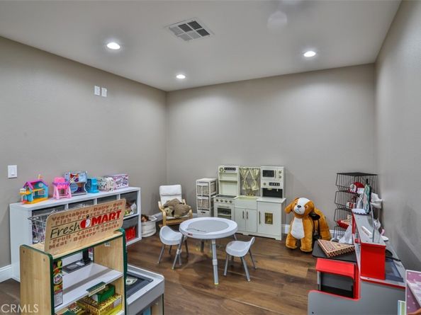 2564 Lunes, La Verne CA 91750