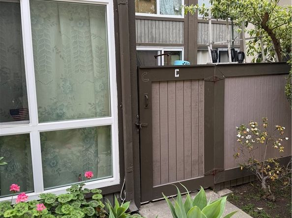 23204 Sesame C, Torrance CA 90502