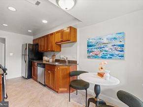 402 Commonwealth Avenue 106, Alexandria VA 22301