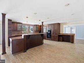 32 Lower Hilltop Road, Yardley PA 19067