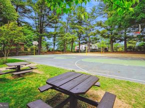 8340 Greensboro Dr 618, Mclean VA 22102