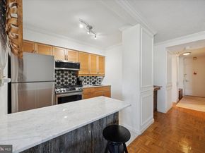 604 S Washington Square 1806, Philadelphia PA 19106