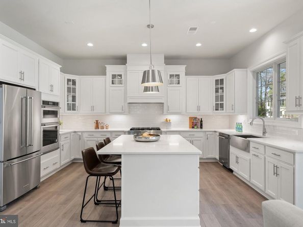 611 Gibson Drive SW, Vienna VA 22180