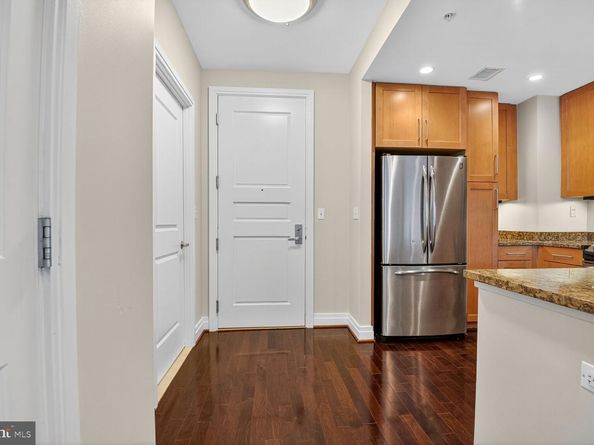 8220 Crestwood Heights Drive 418, Mclean VA 22102
