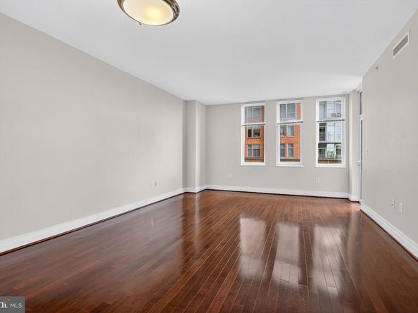 8220 Crestwood Heights Drive 418, Mclean VA 22102