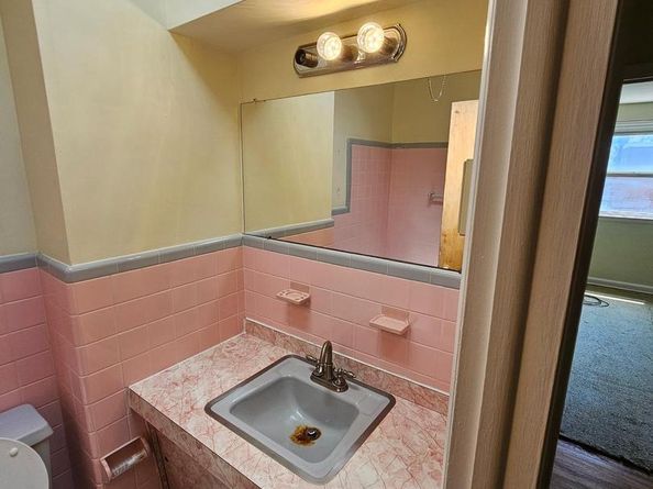 1204 E Mount Airy Avenue, Philadelphia PA 19150