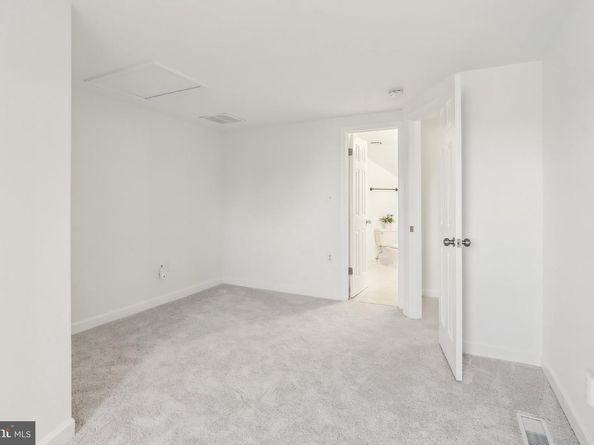 695 W Glebe Road, Alexandria VA 22305