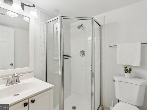 695 W Glebe Road, Alexandria VA 22305