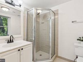 695 W Glebe Road, Alexandria VA 22305
