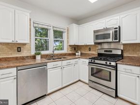 695 W Glebe Road, Alexandria VA 22305
