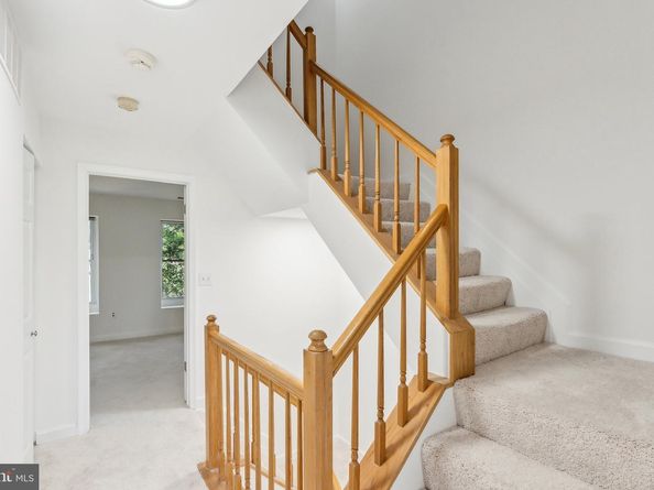 695 W Glebe Road, Alexandria VA 22305