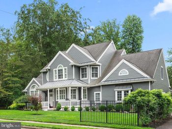 90 Chapman Avenue