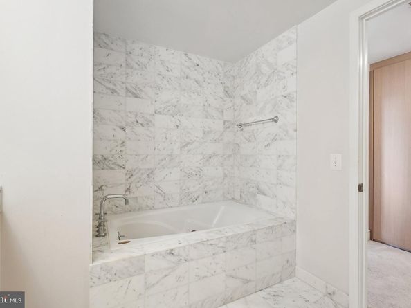2001 15TH Street N 1008, Arlington VA 22201
